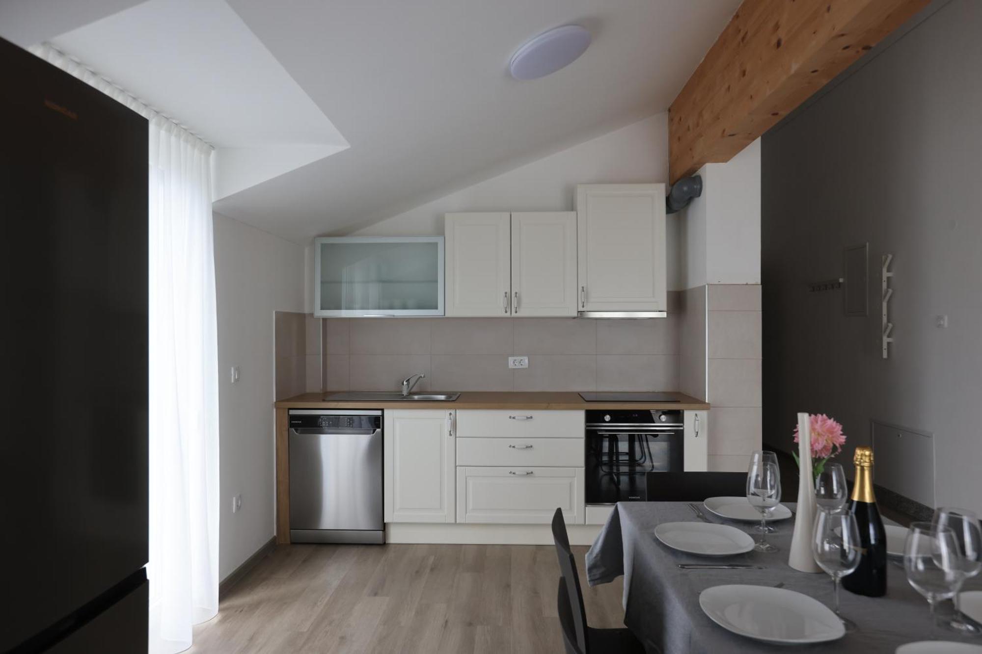 Apartman Andrea - *